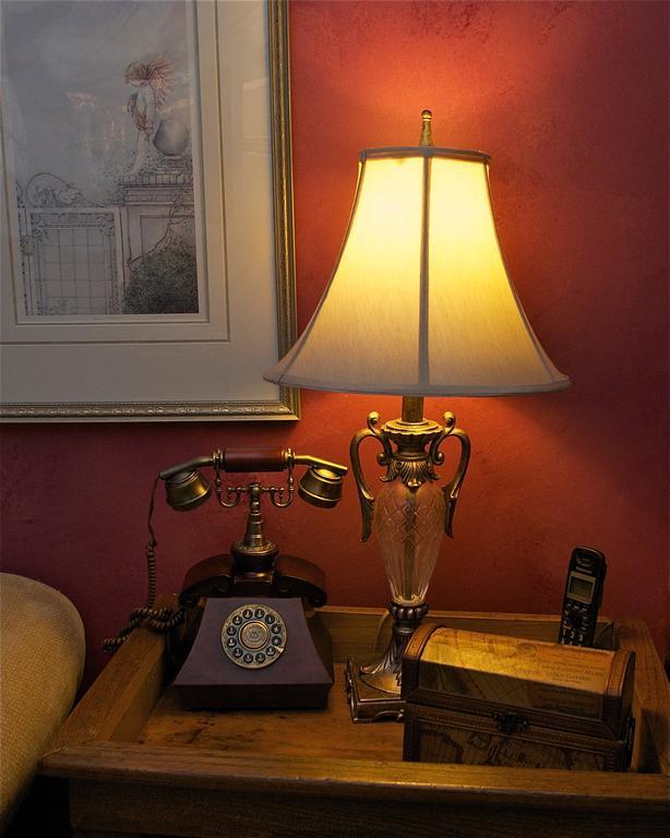Bondy House Bed & Breakfast Amherstburg ภายนอก รูปภาพ