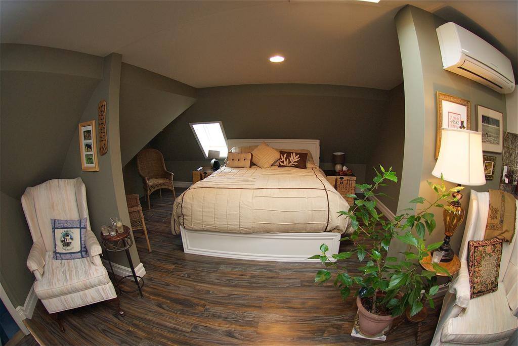 Bondy House Bed & Breakfast Amherstburg ภายนอก รูปภาพ