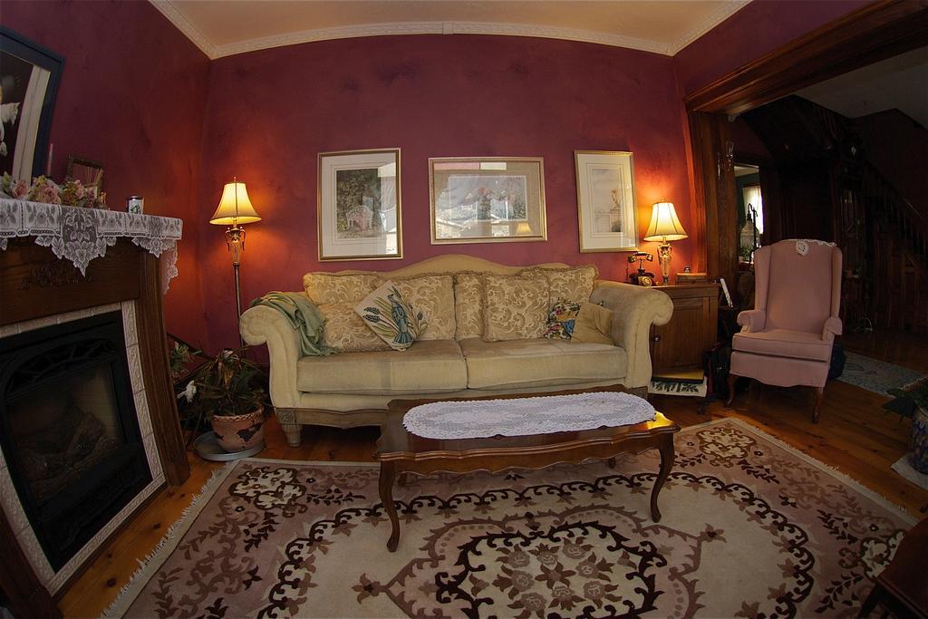 Bondy House Bed & Breakfast Amherstburg ภายนอก รูปภาพ