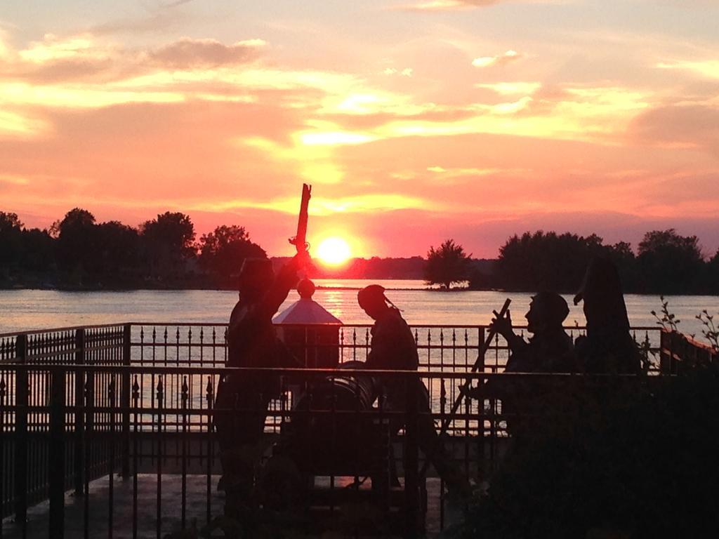 Bondy House Bed & Breakfast Amherstburg ภายนอก รูปภาพ