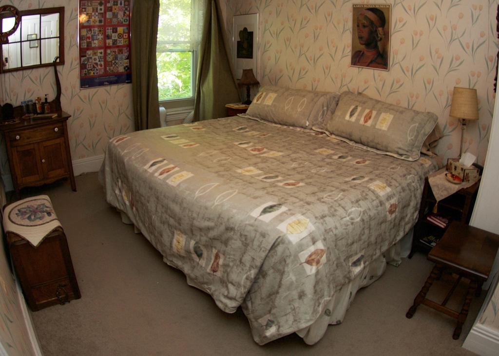 Bondy House Bed & Breakfast Amherstburg ภายนอก รูปภาพ