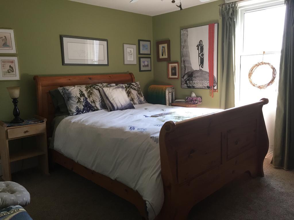 Bondy House Bed & Breakfast Amherstburg ภายนอก รูปภาพ