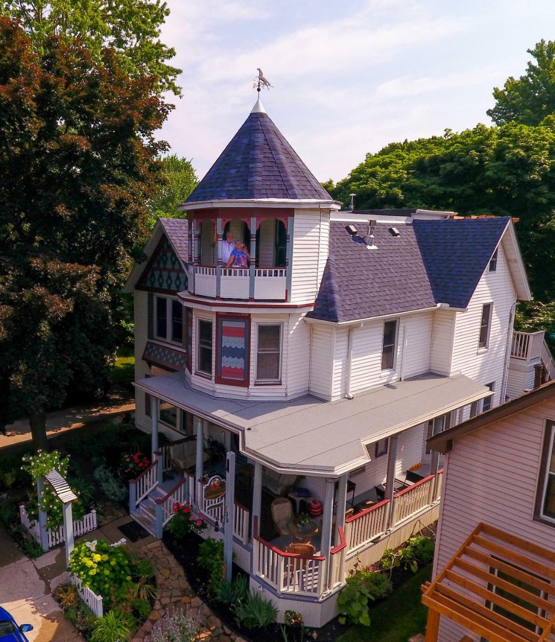Bondy House Bed & Breakfast Amherstburg ภายนอก รูปภาพ