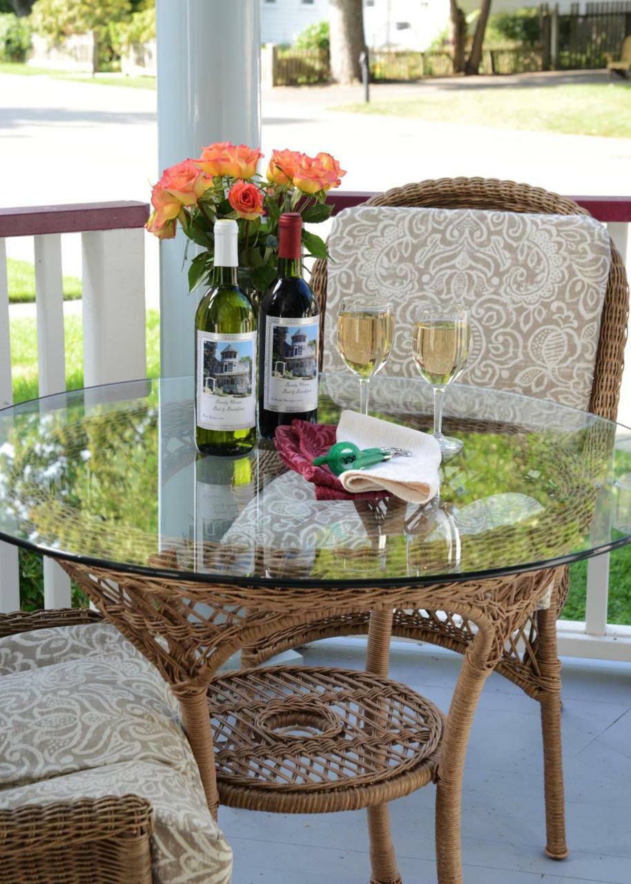 Bondy House Bed & Breakfast Amherstburg ภายนอก รูปภาพ