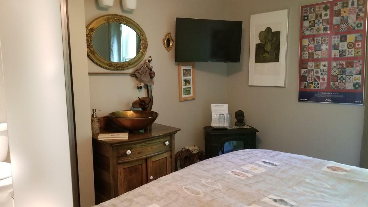 Bondy House Bed & Breakfast Amherstburg ภายนอก รูปภาพ